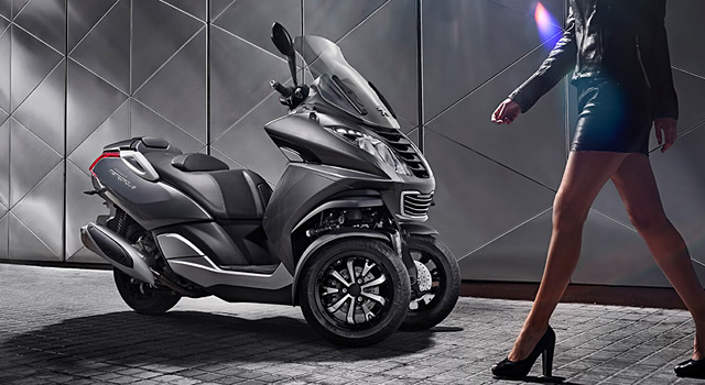 découvrez le scooter 3 roues peugeot, alliant confort, sécurité et maniabilité. idéal pour les trajets urbains, ce modèle innovant offre une expérience de conduite stable et agréable. explorez la ville en toute confiance avec le style unique de peugeot.