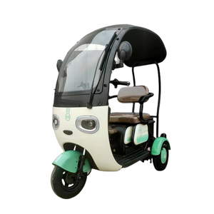 découvrez notre scooter 3 roues idéal pour braver la pluie. avec sa stabilité et son confort, roulez en toute sécurité, même sous les intempéries. parfait pour des trajets en ville ou des aventures par temps humide.