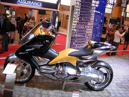 découvrez notre guide complet sur l'assurance mobylette : conseils pour choisir la meilleure couverture, comparer les offres, et protéger efficacement votre deux-roues, tout en respectant la législation en vigueur.