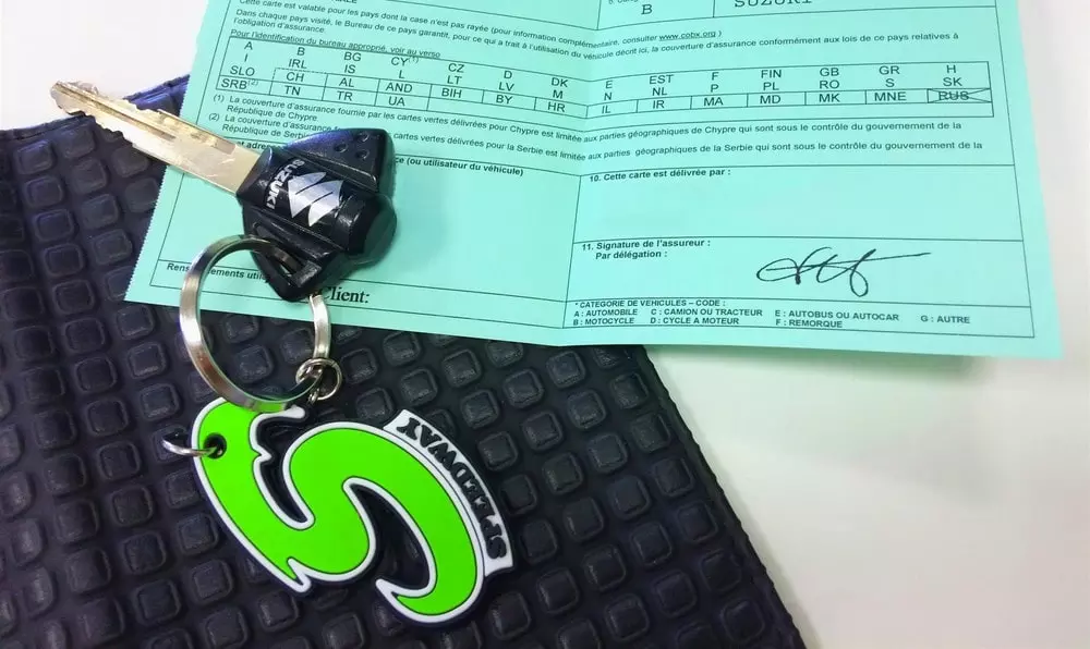 découvrez nos options d'assurance moto adaptées à vos besoins. protégez votre véhicule avec des garanties complètes et des tarifs compétitifs. roulez en toute sérénité sur la route !