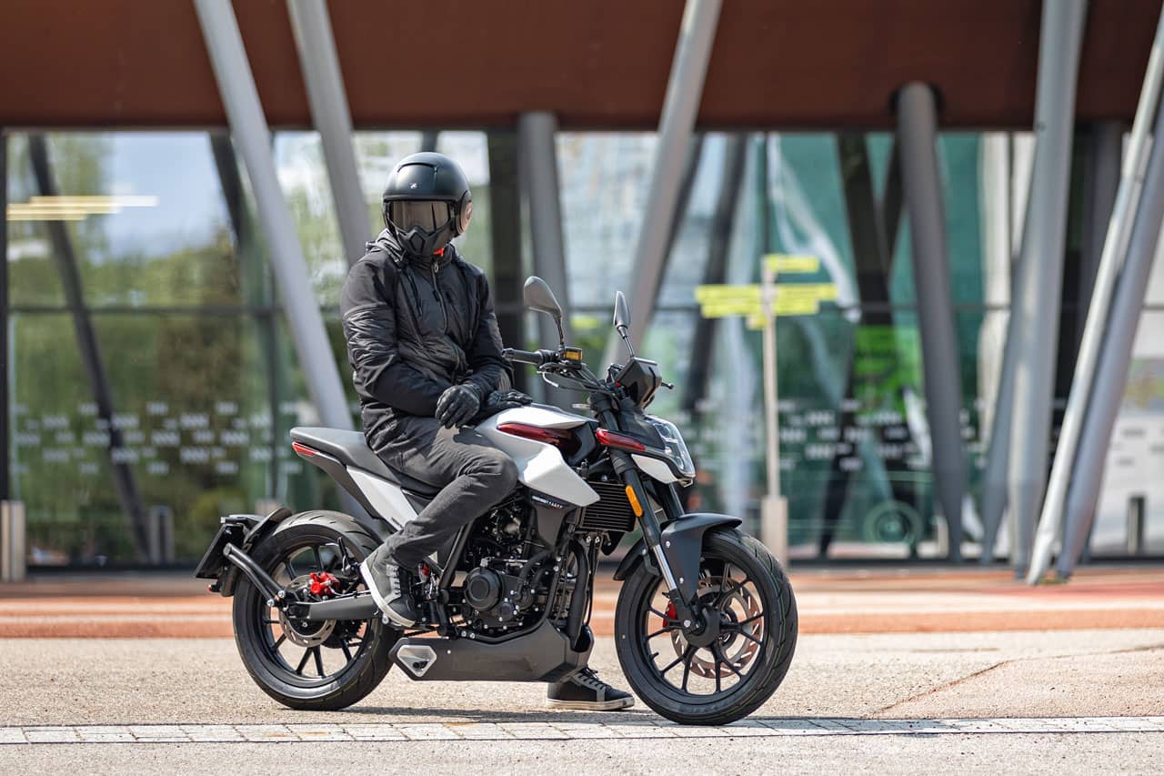 découvrez notre guide complet sur l'assurance motos 125 cm3. profitez des meilleures offres et conseils pour bien protéger votre deux-roues, tout en bénéficiant d'une couverture adaptée à vos besoins et à votre budget.