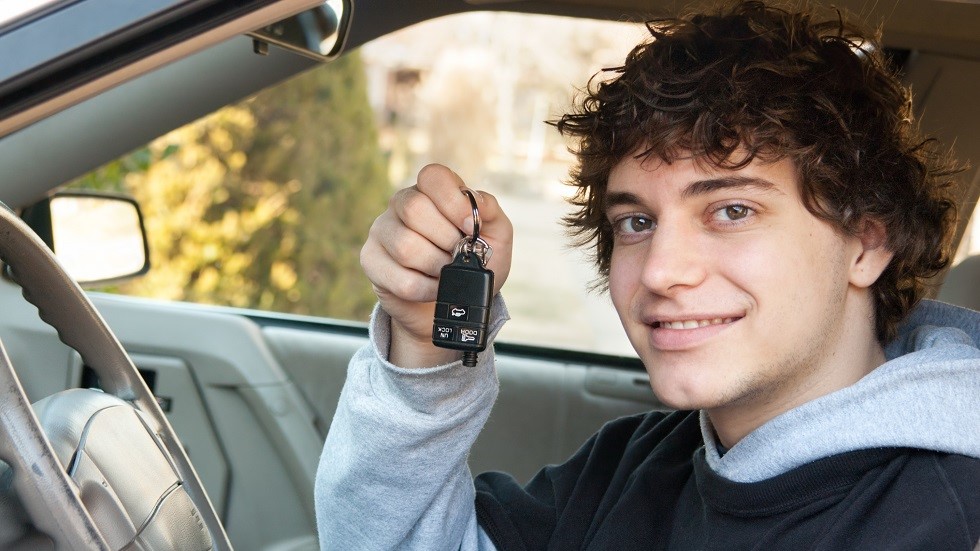 découvrez les avantages de l'assurance jeune conducteur : protection adaptée, tarifs attractifs, et accompagnement personnalisé. protégez votre avenir au volant et bénéficiez d'une couverture optimale pour renforcer votre sécurité sur la route.