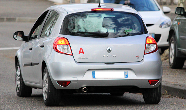 obtenez votre devis d'assurance pour jeune conducteur facilement et rapidement. comparez les offres adaptées à votre profil et bénéficiez de tarifs avantageux pour garantir votre sécurité sur la route.