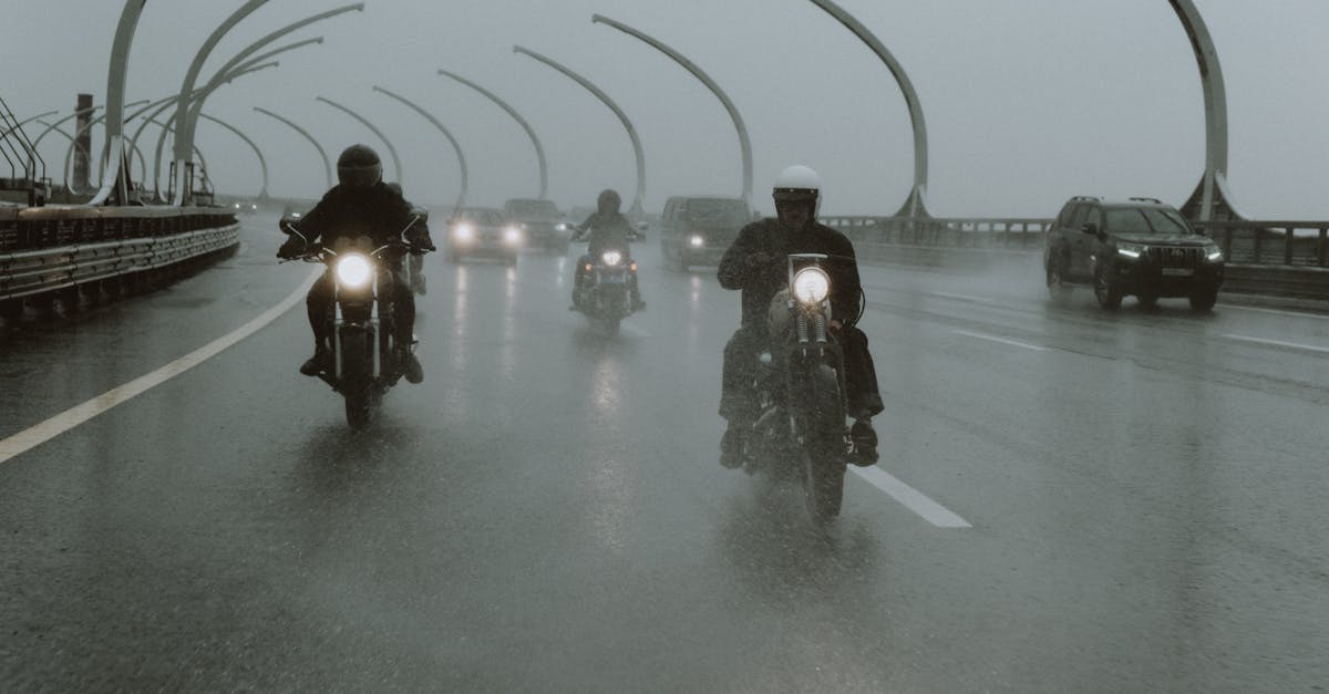 découvrez l'univers des motocyclistes : conseils, équipement, destinations et sécurité pour vivre pleinement votre passion de la moto. rejoignez notre communauté et partagez vos expériences sur deux roues.