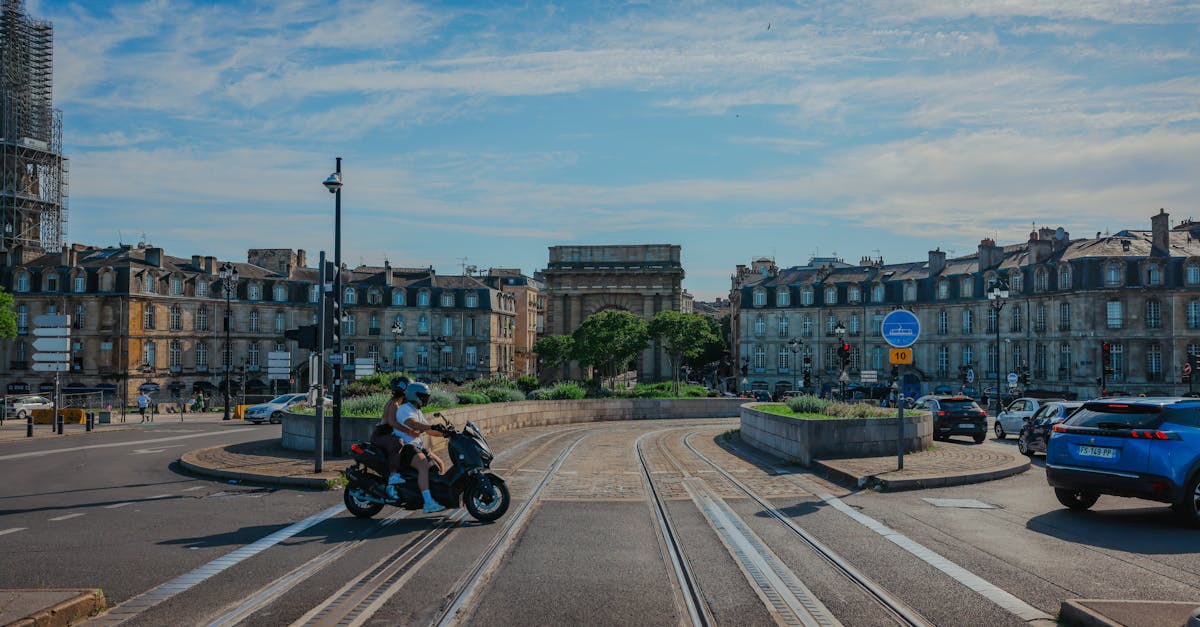 découvrez notre assurance scooter adaptée à vos besoins. protégez votre deux-roues avec une couverture complète et des tarifs compétitifs. roulez l'esprit tranquille tout en bénéficiant d'un service client réactif et professionnel.